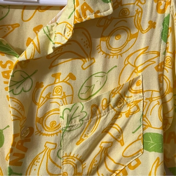 Despicable Me Boys Minions Bananas Button Down Yellow Shirt Illumination Small - Picture 2 of 5